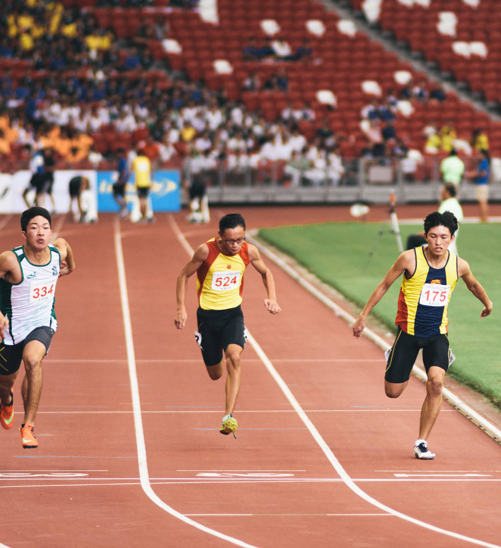 Runners on a track visualized in exercise W2